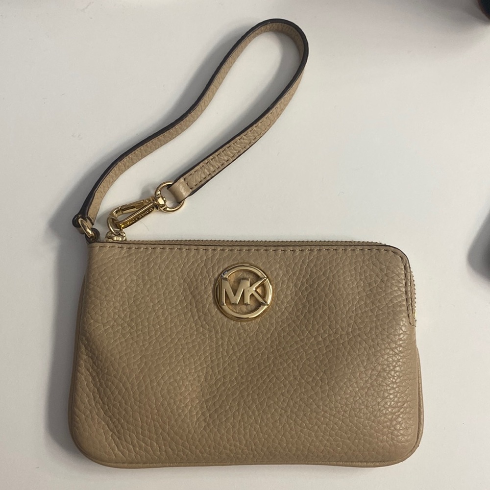 Gorgeous slightly used Michael Kors Wristlet!